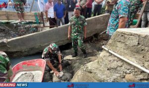 Biru dan Kuning Modern Proposal Seminar Presentasi_20260411_204947_0000